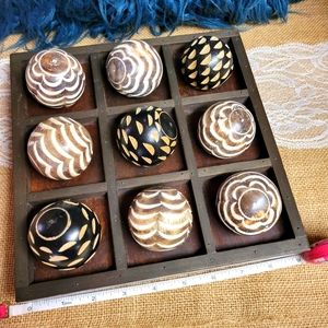 Vintage pier 1 wooden table game 10×10 square w/9 wood balls-brown/white